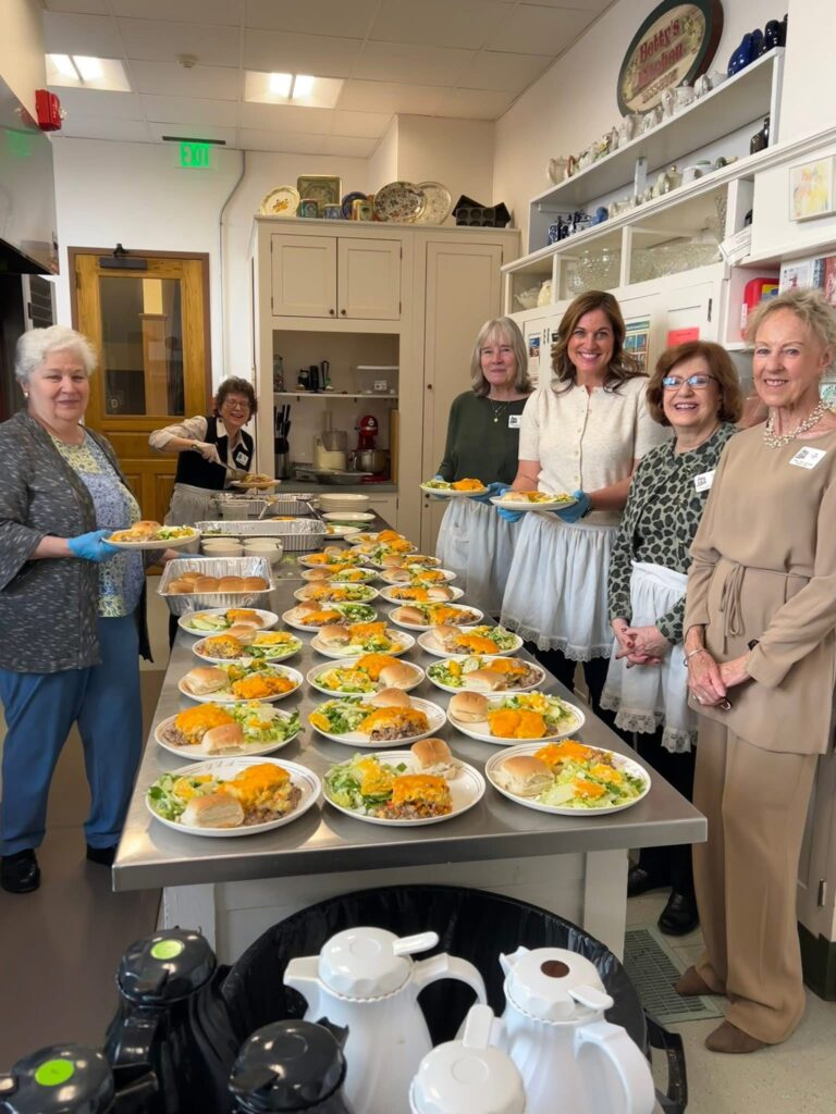 Kitchen volunteers presenting a meal at the LLA